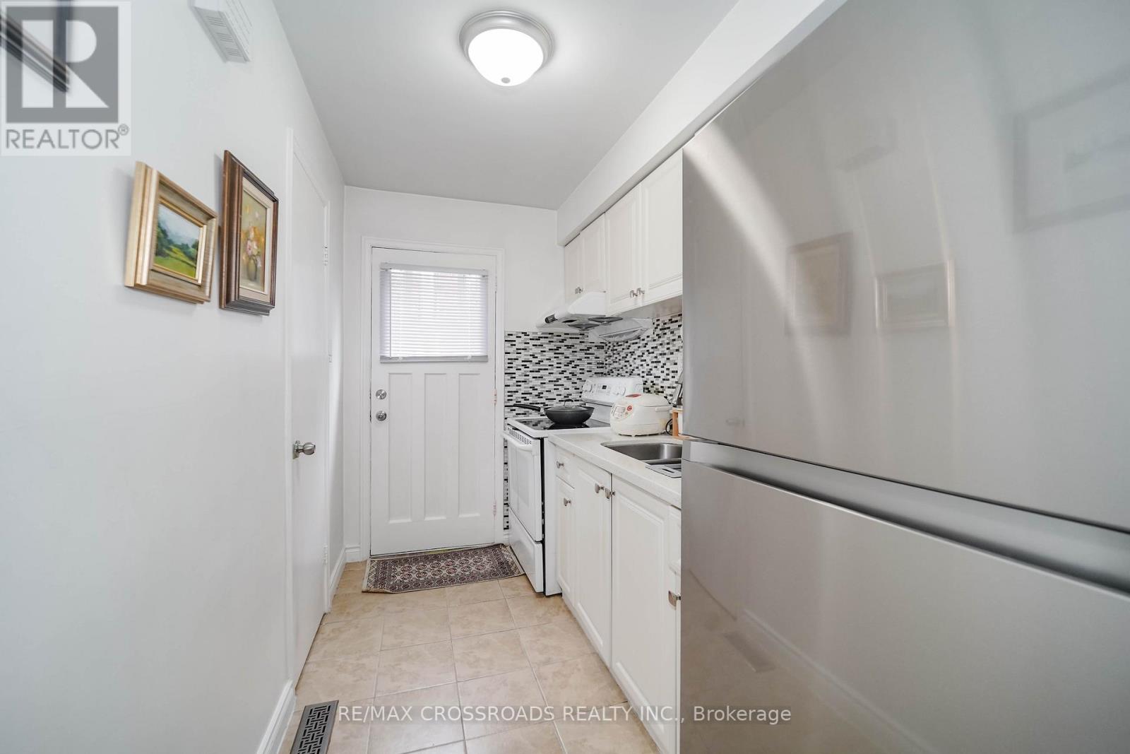 8 Topaz Gate, Toronto, Ontario  M2M 2Z7 - Photo 23 - C12944882
