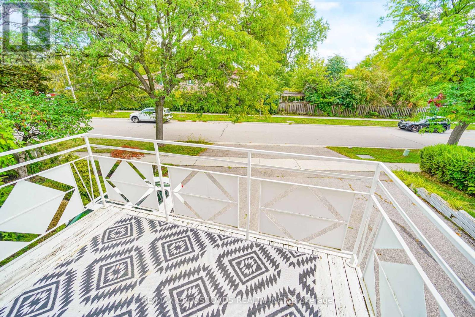 8 Topaz Gate, Toronto, Ontario  M2M 2Z7 - Photo 3 - C12944882