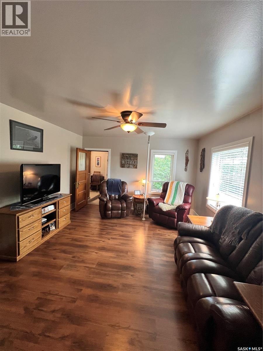 195 Ensign Street, Pennant, Saskatchewan  S0N 1X0 - Photo 8 - SK031660