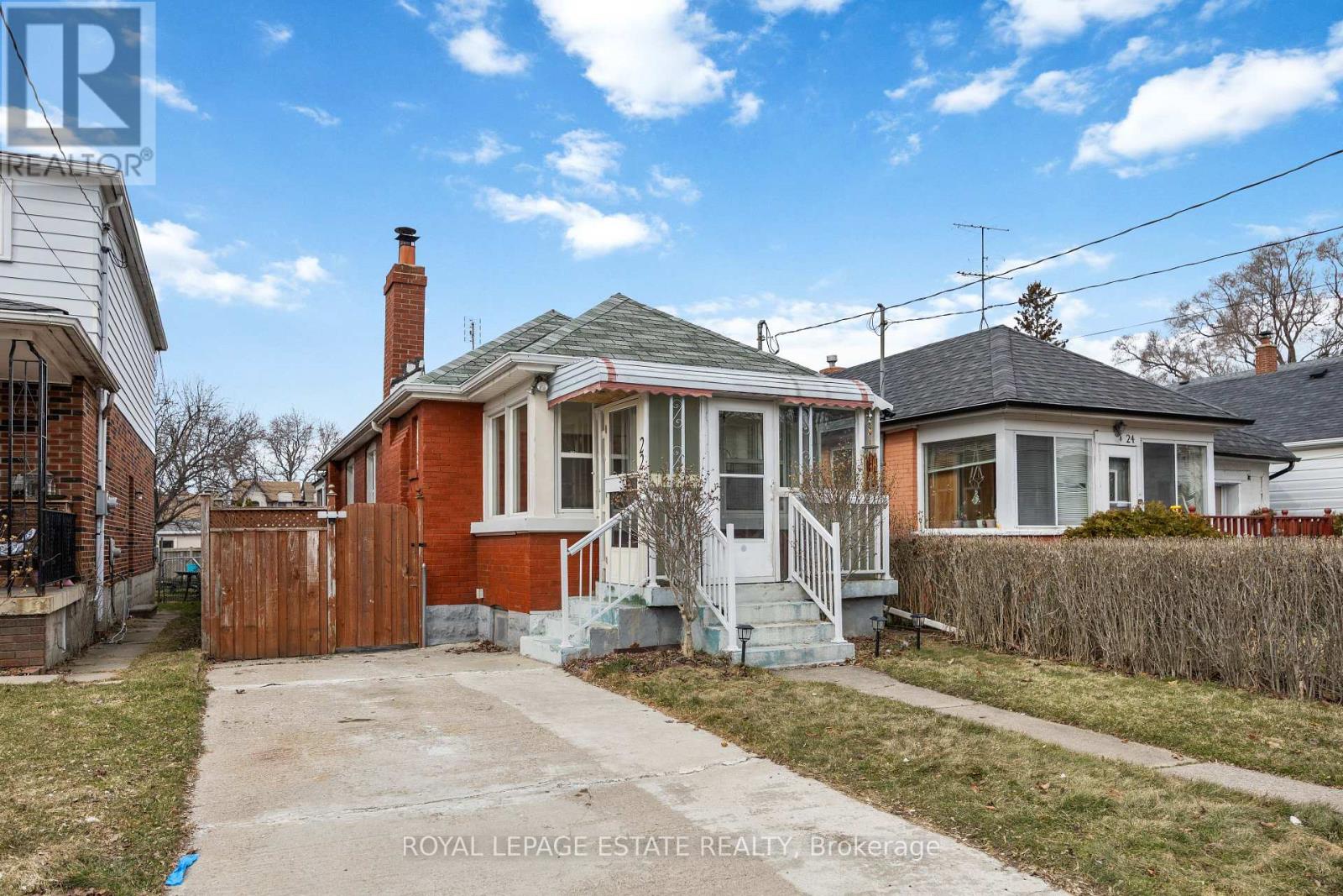 22 MEDFORD AVENUE, Toronto, Ontario