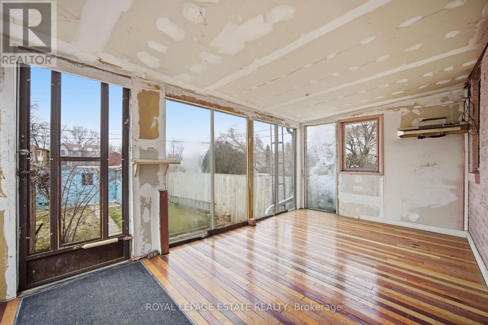 22 Medford Avenue, Toronto, Ontario  M1L 4G2 - Photo 12 - E12944690