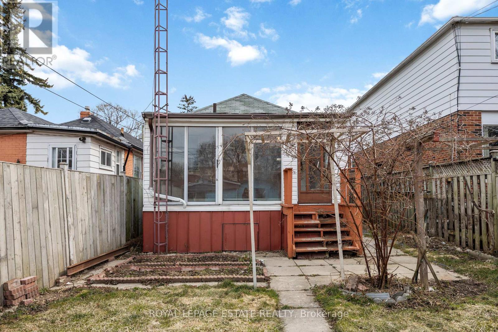 22 Medford Avenue, Toronto, Ontario  M1L 4G2 - Photo 18 - E12944690