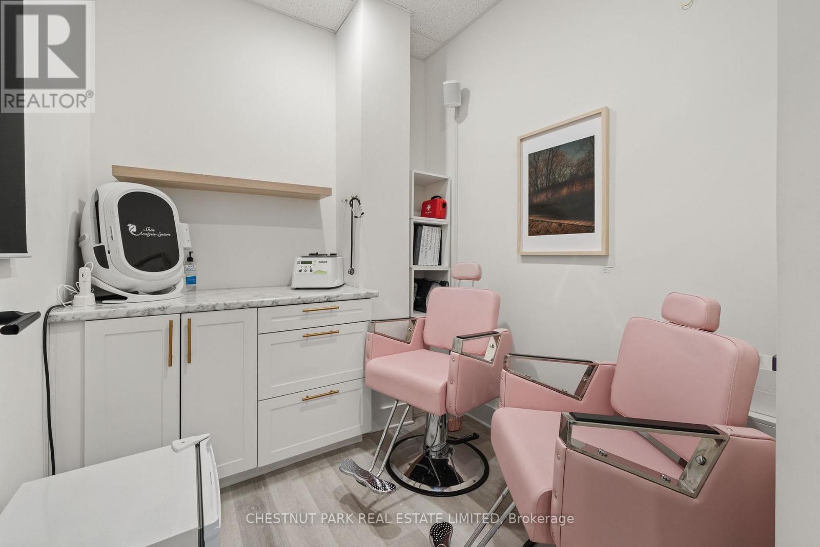 296 Main Street, Prince Edward County, Ontario  K0K 2T0 - Photo 13 - X12537798