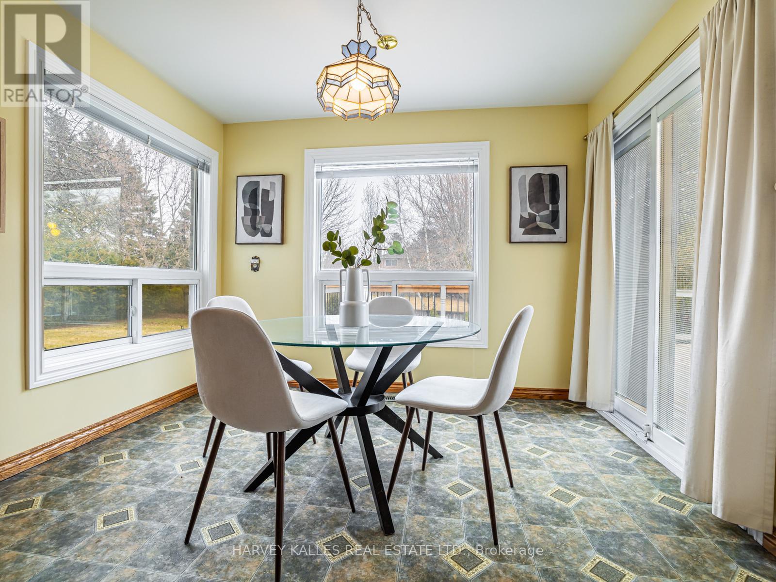 23 Veronica Crescent, East Gwillimbury, Ontario  L0G 1V0 - Photo 11 - N12944802