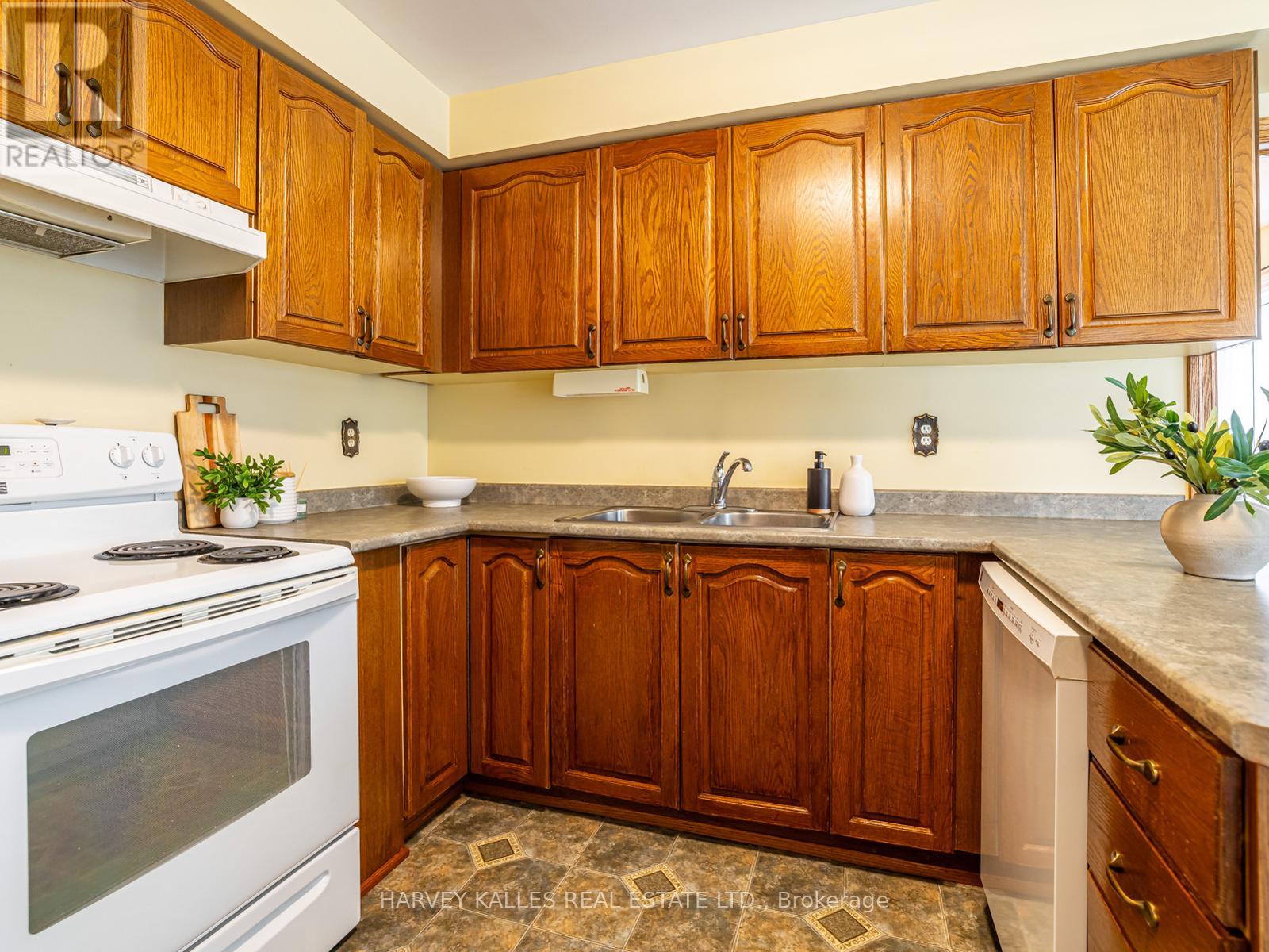 23 Veronica Crescent, East Gwillimbury, Ontario  L0G 1V0 - Photo 14 - N12944802