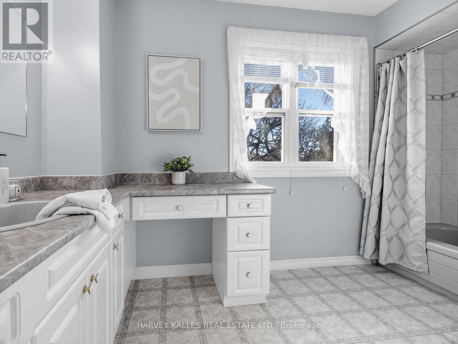 23 Veronica Crescent, East Gwillimbury, Ontario  L0G 1V0 - Photo 21 - N12944802