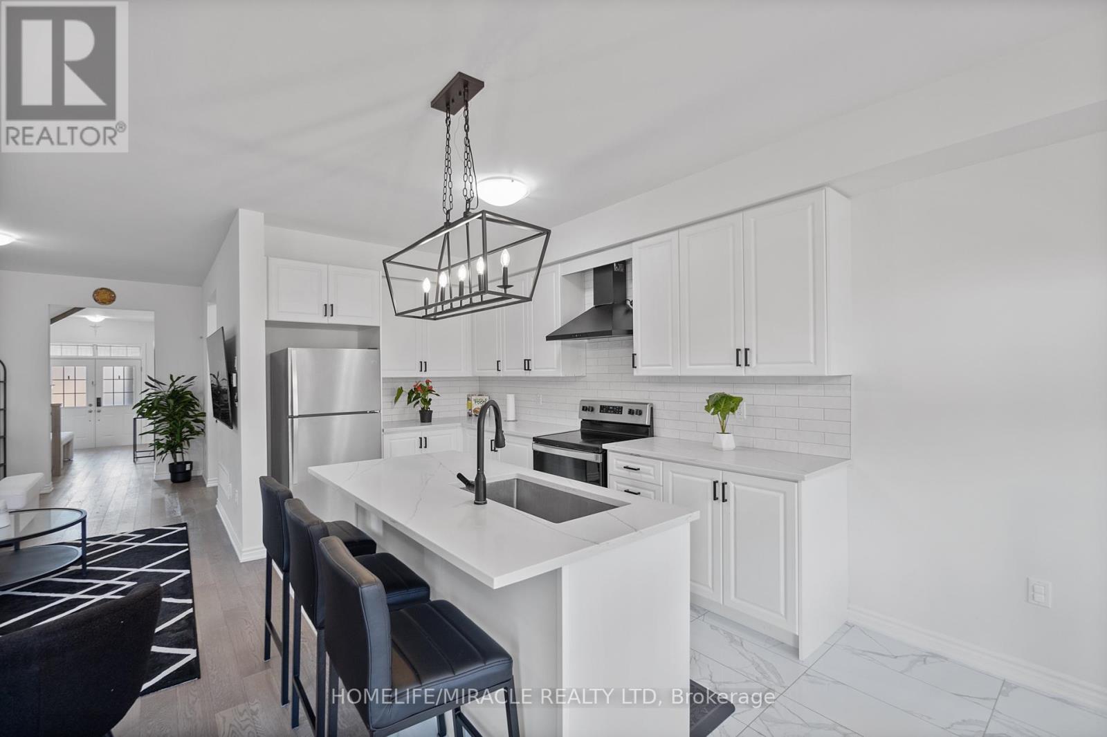 57 Ferragine Crescent, Bradford West Gwillimbury, Ontario  L3Z 4K2 - Photo 10 - N12944860