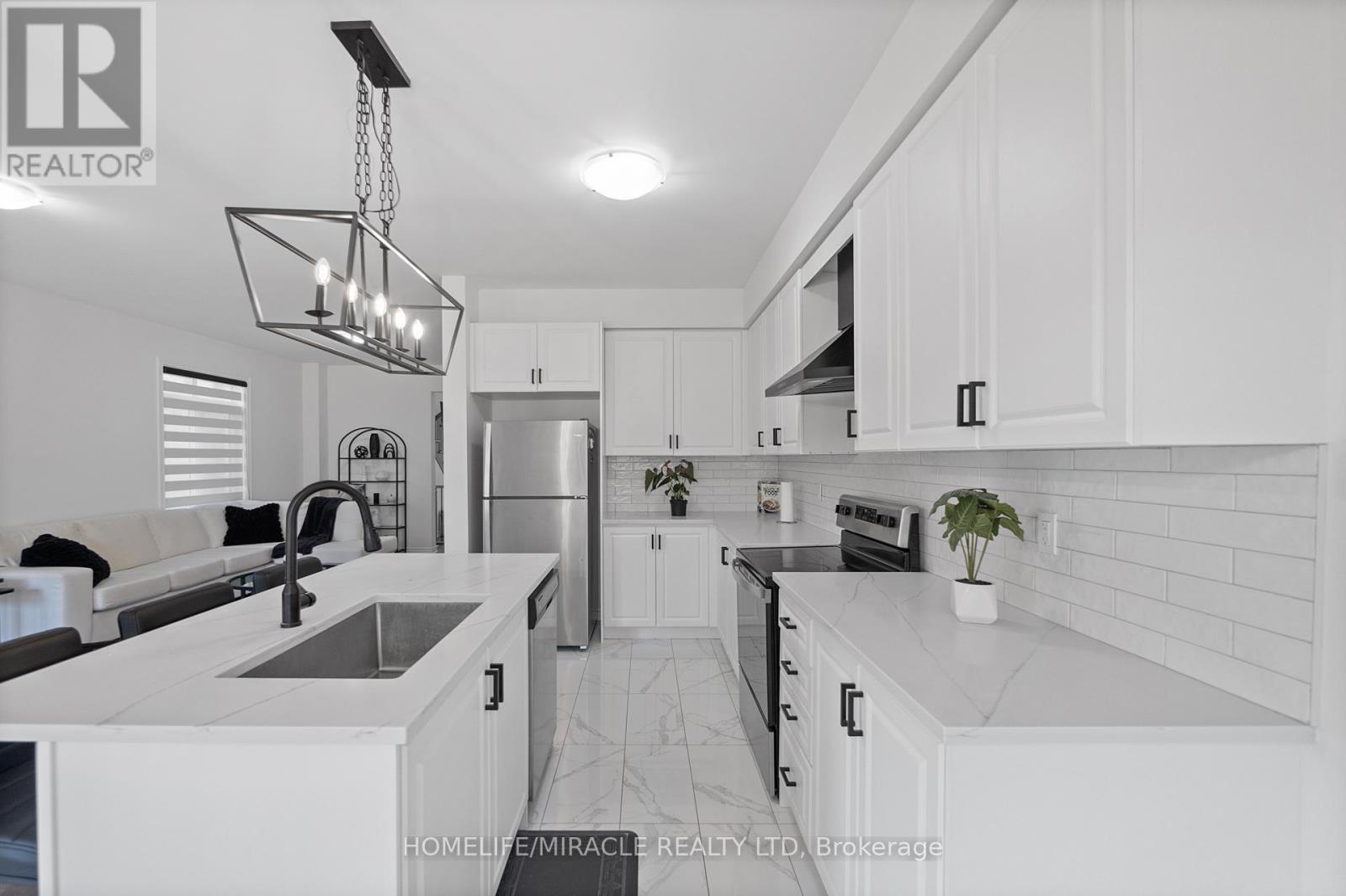 57 Ferragine Crescent, Bradford West Gwillimbury, Ontario  L3Z 4K2 - Photo 11 - N12944860