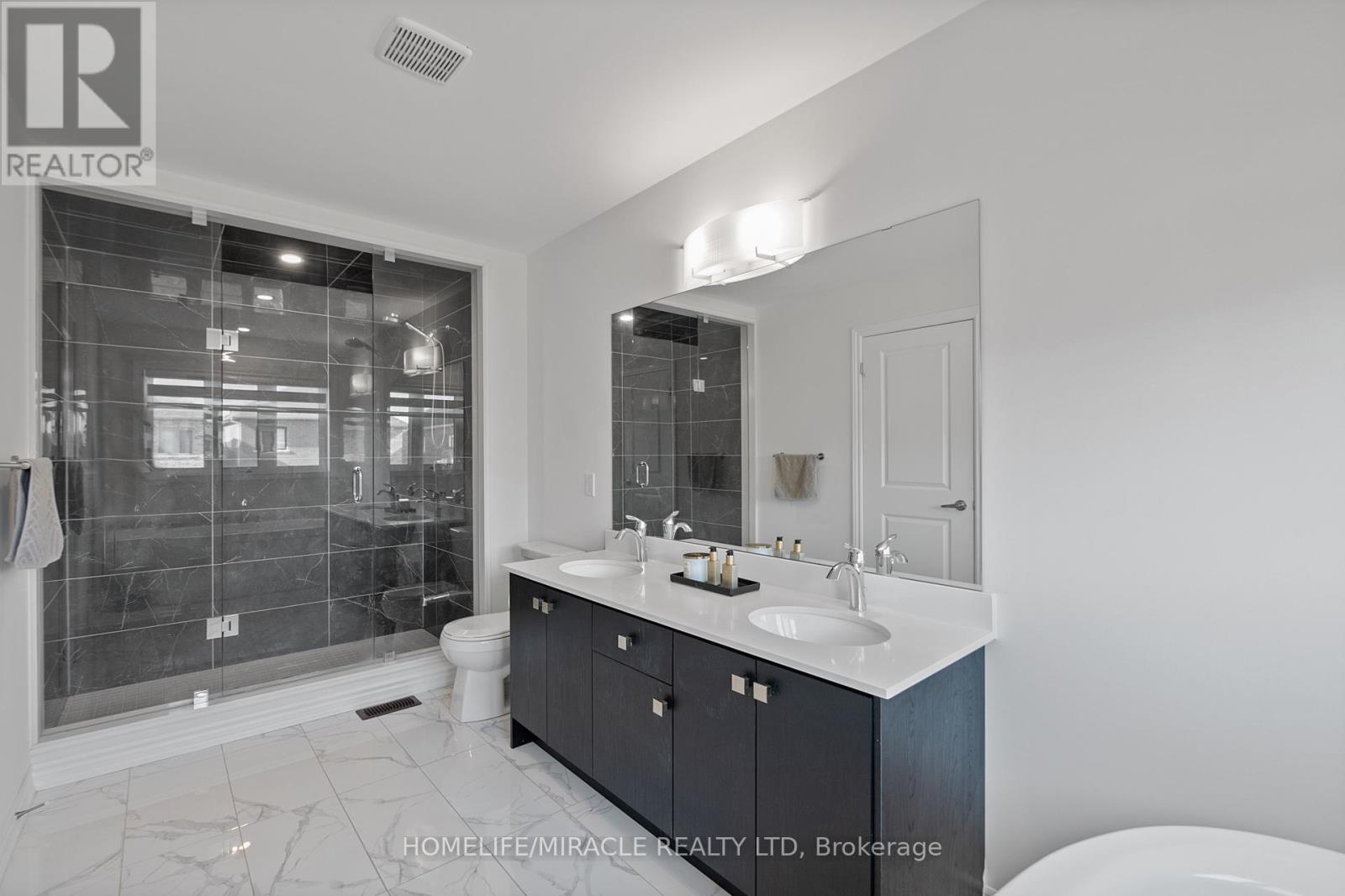 57 Ferragine Crescent, Bradford West Gwillimbury, Ontario  L3Z 4K2 - Photo 24 - N12944860