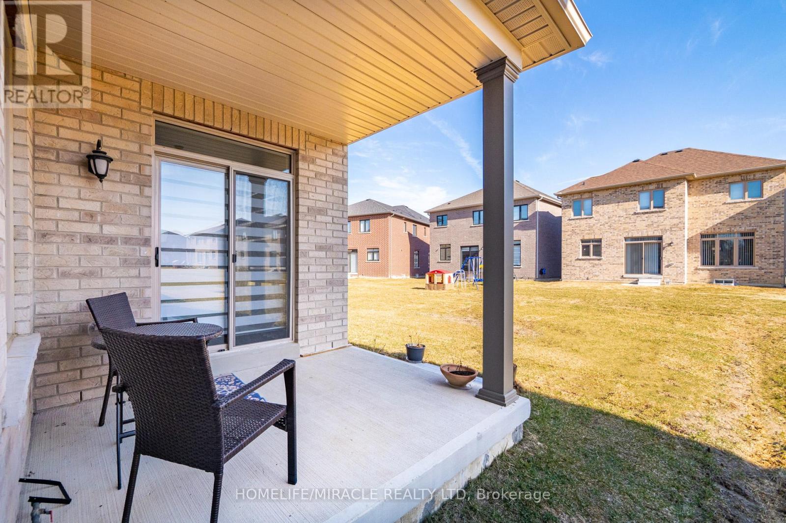 57 Ferragine Crescent, Bradford West Gwillimbury, Ontario  L3Z 4K2 - Photo 34 - N12944860