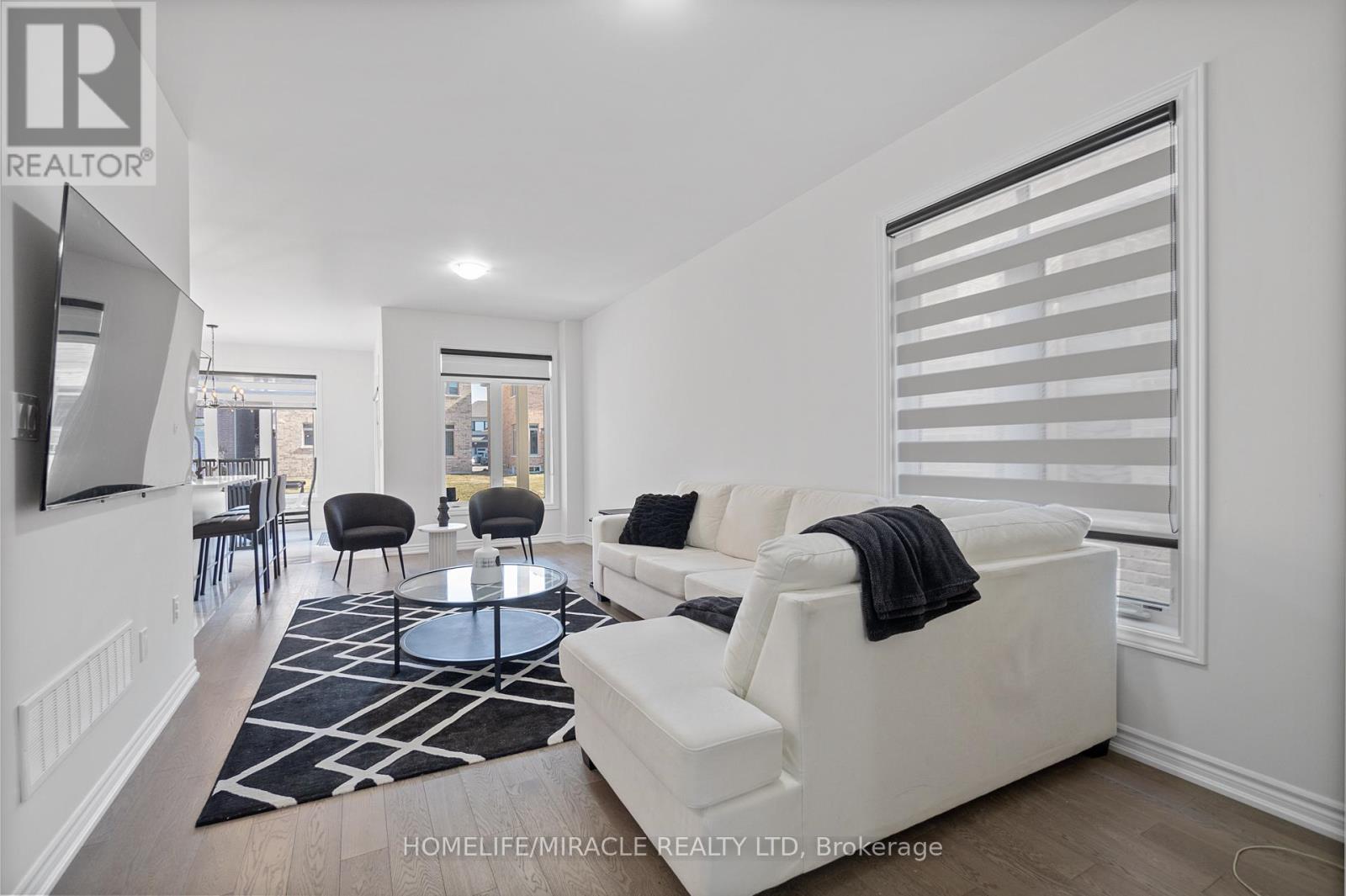 57 Ferragine Crescent, Bradford West Gwillimbury, Ontario  L3Z 4K2 - Photo 5 - N12944860