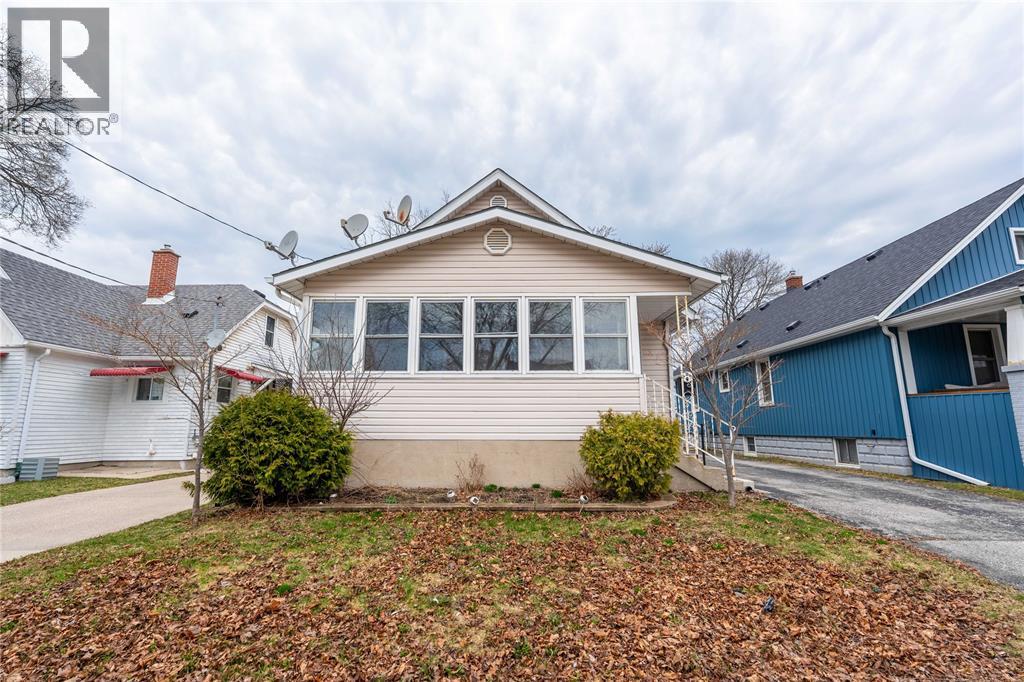 548 Devine Street, Sarnia, Ontario  N7T 1W6 - Photo 3 - 26006748