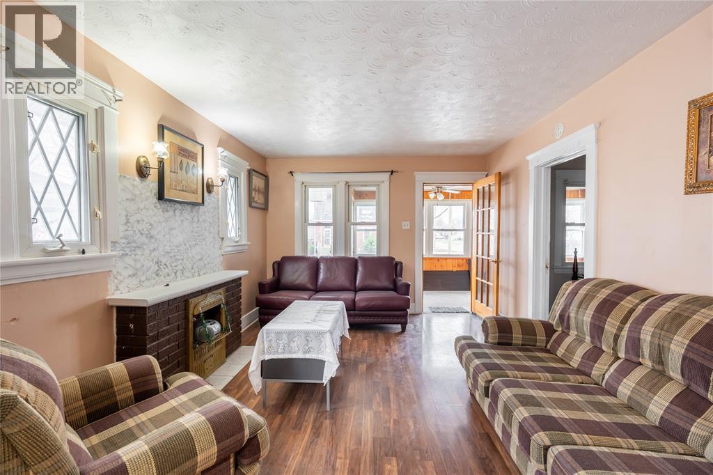 548 Devine Street, Sarnia, Ontario  N7T 1W6 - Photo 8 - 26006748