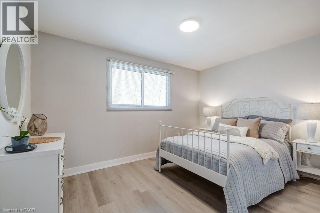 2405 Malcolm Crescent, Burlington, Ontario  L7P 3Y5 - Photo 15 - 40816824