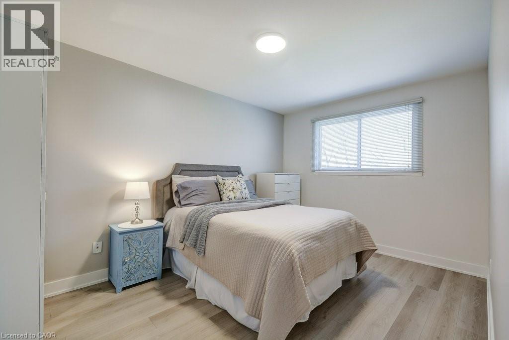 2405 Malcolm Crescent, Burlington, Ontario  L7P 3Y5 - Photo 17 - 40816824