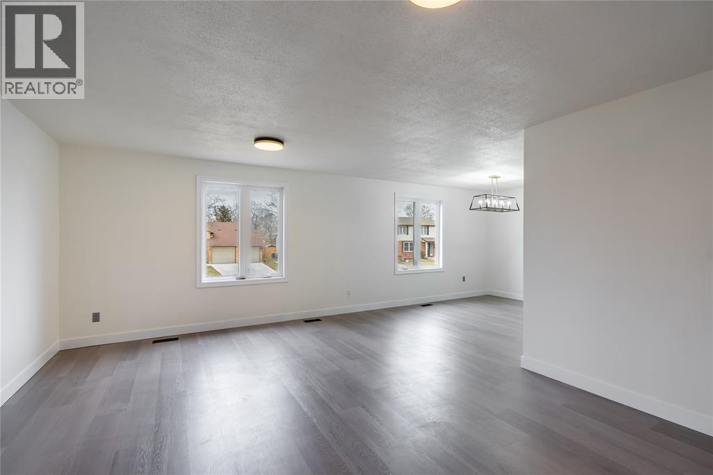 305 Oaklea Court, Sarnia, Ontario  N7S 5Y9 - Photo 4 - 26006760