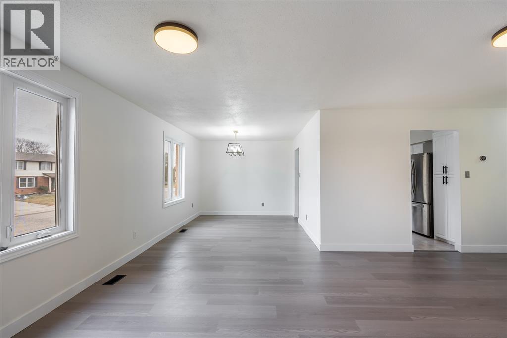 305 Oaklea Court, Sarnia, Ontario  N7S 5Y9 - Photo 6 - 26006760