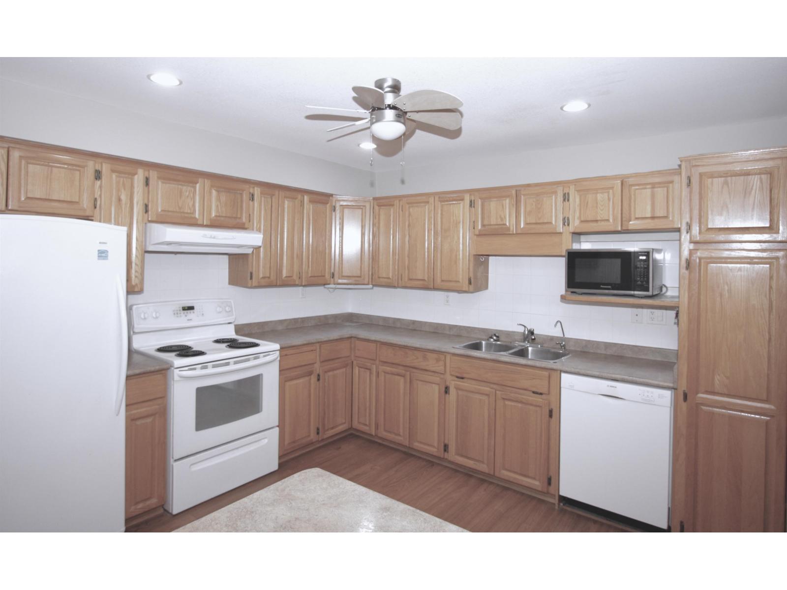 106 2451 Gladwin Road, Abbotsford, British Columbia  V2T 3N8 - Photo 8 - R3105701