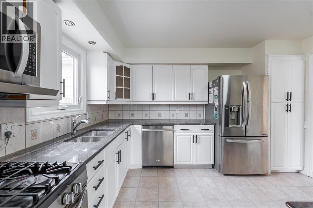 305 Oaklea Court, Sarnia, Ontario  N7S 5Y9 - Photo 10 - 26006760