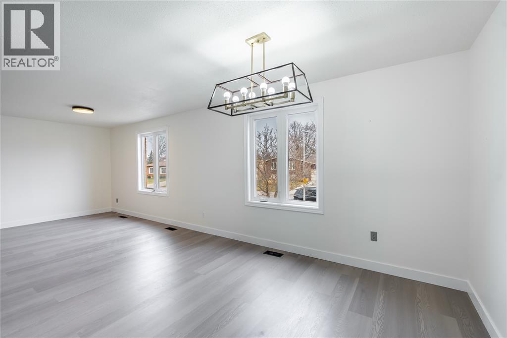 305 Oaklea Court, Sarnia, Ontario  N7S 5Y9 - Photo 8 - 26006760