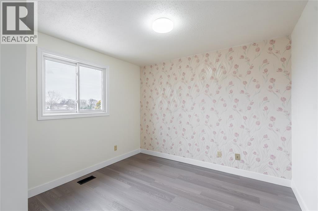 305 Oaklea Court, Sarnia, Ontario  N7S 5Y9 - Photo 17 - 26006760