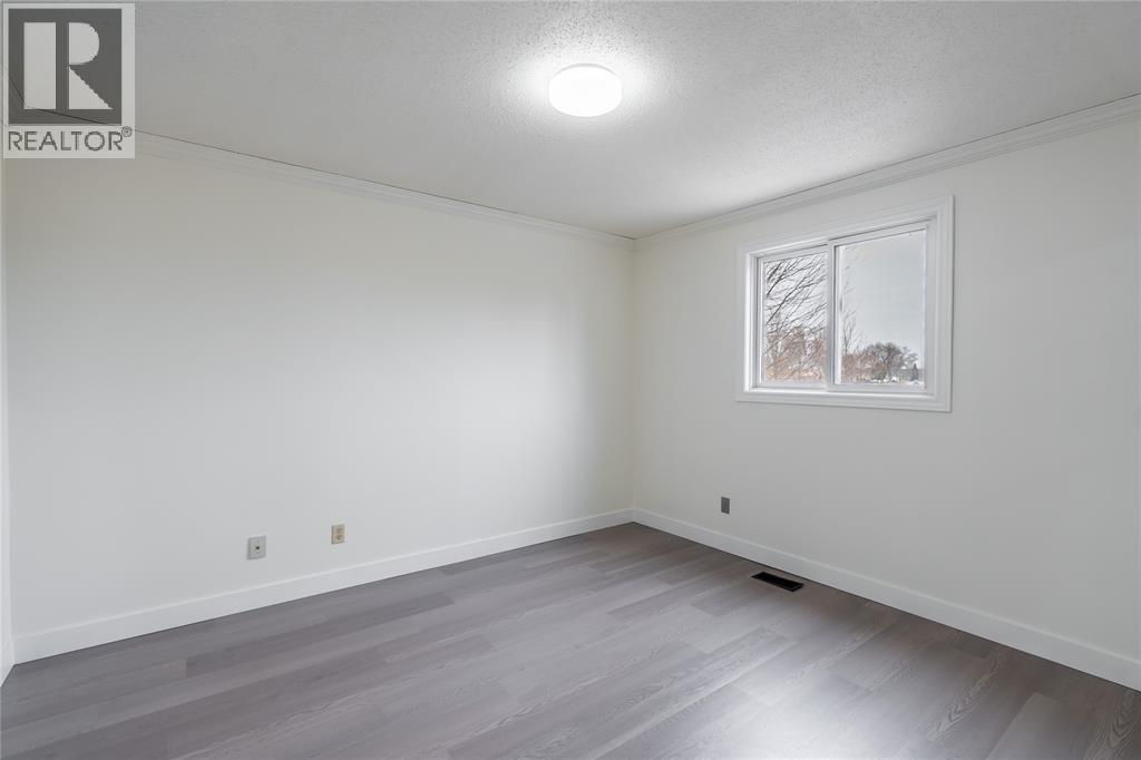 305 Oaklea Court, Sarnia, Ontario  N7S 5Y9 - Photo 13 - 26006760