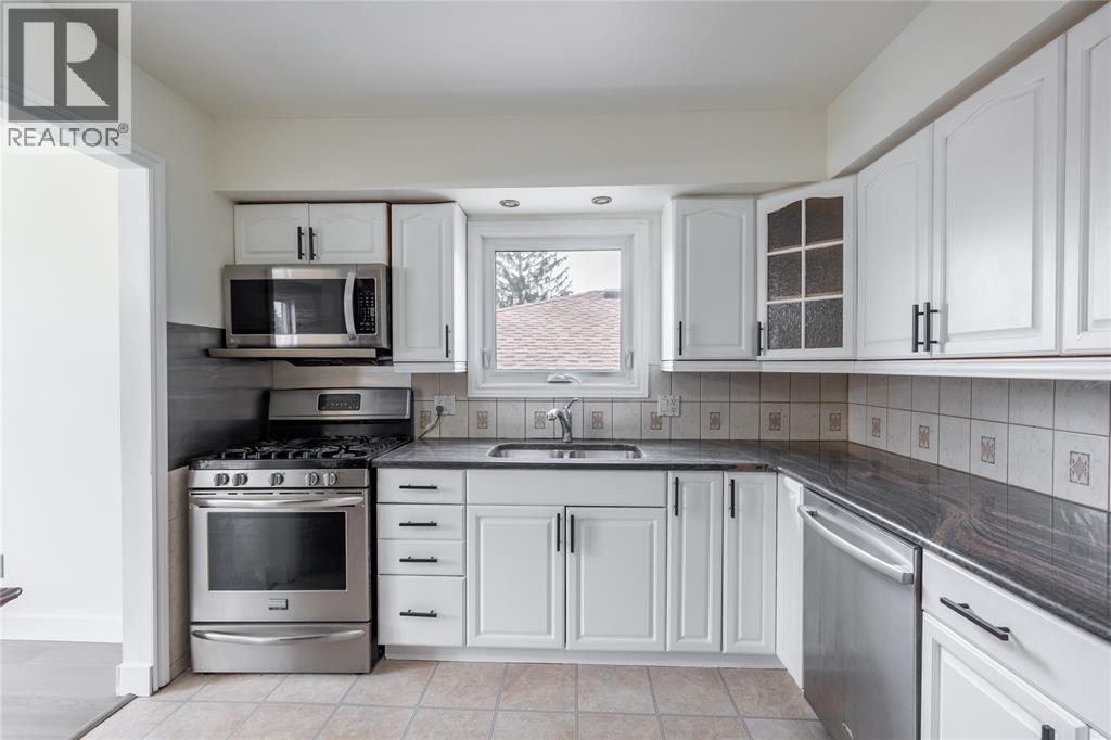 305 Oaklea Court, Sarnia, Ontario  N7S 5Y9 - Photo 11 - 26006760