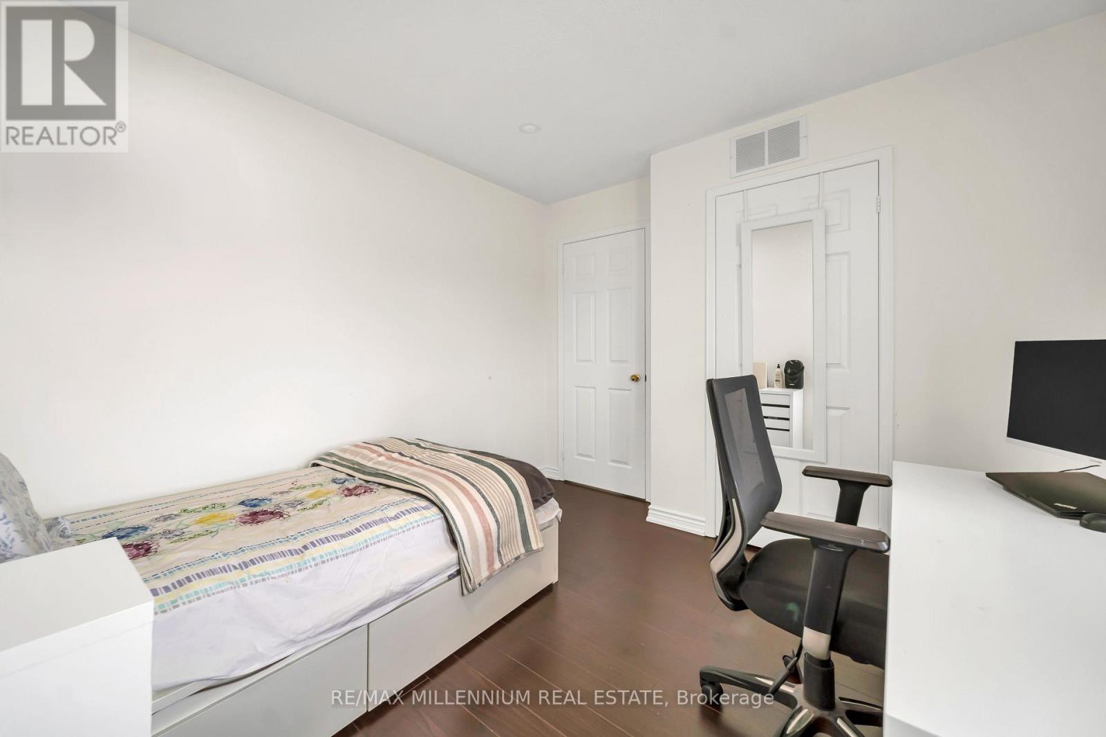 3044 Mcdowell Drive, Mississauga, Ontario  L5M 6J4 - Photo 20 - W12944776