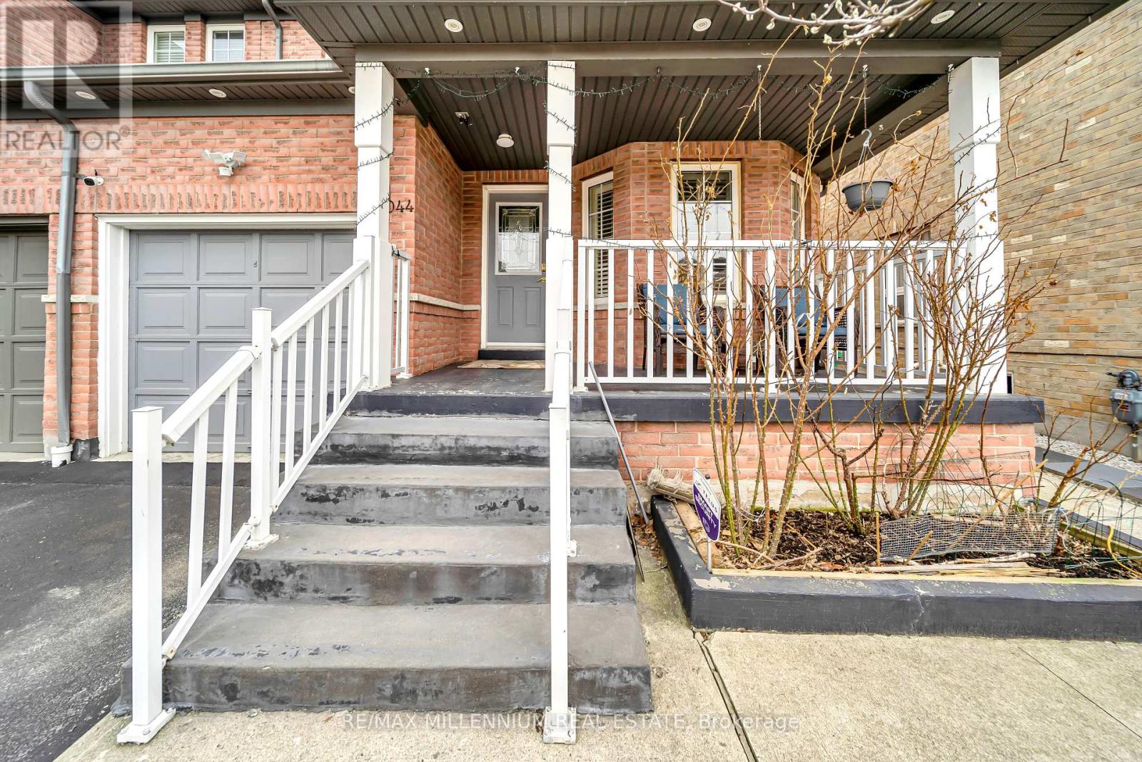 3044 Mcdowell Drive, Mississauga, Ontario  L5M 6J4 - Photo 4 - W12944776