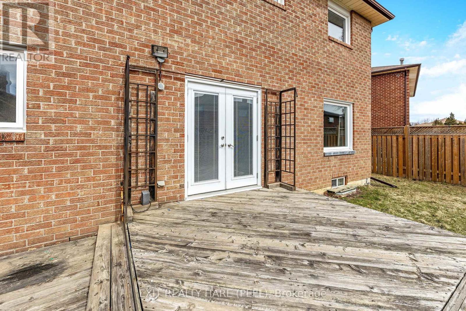 6 Ruth Avenue, Brampton, Ontario  L6Z 3X4 - Photo 41 - W12944780