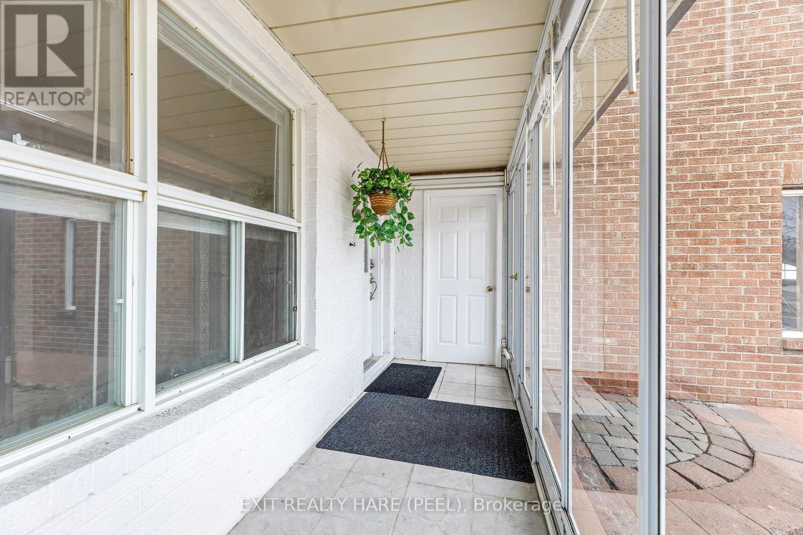 6 Ruth Avenue, Brampton, Ontario  L6Z 3X4 - Photo 6 - W12944780