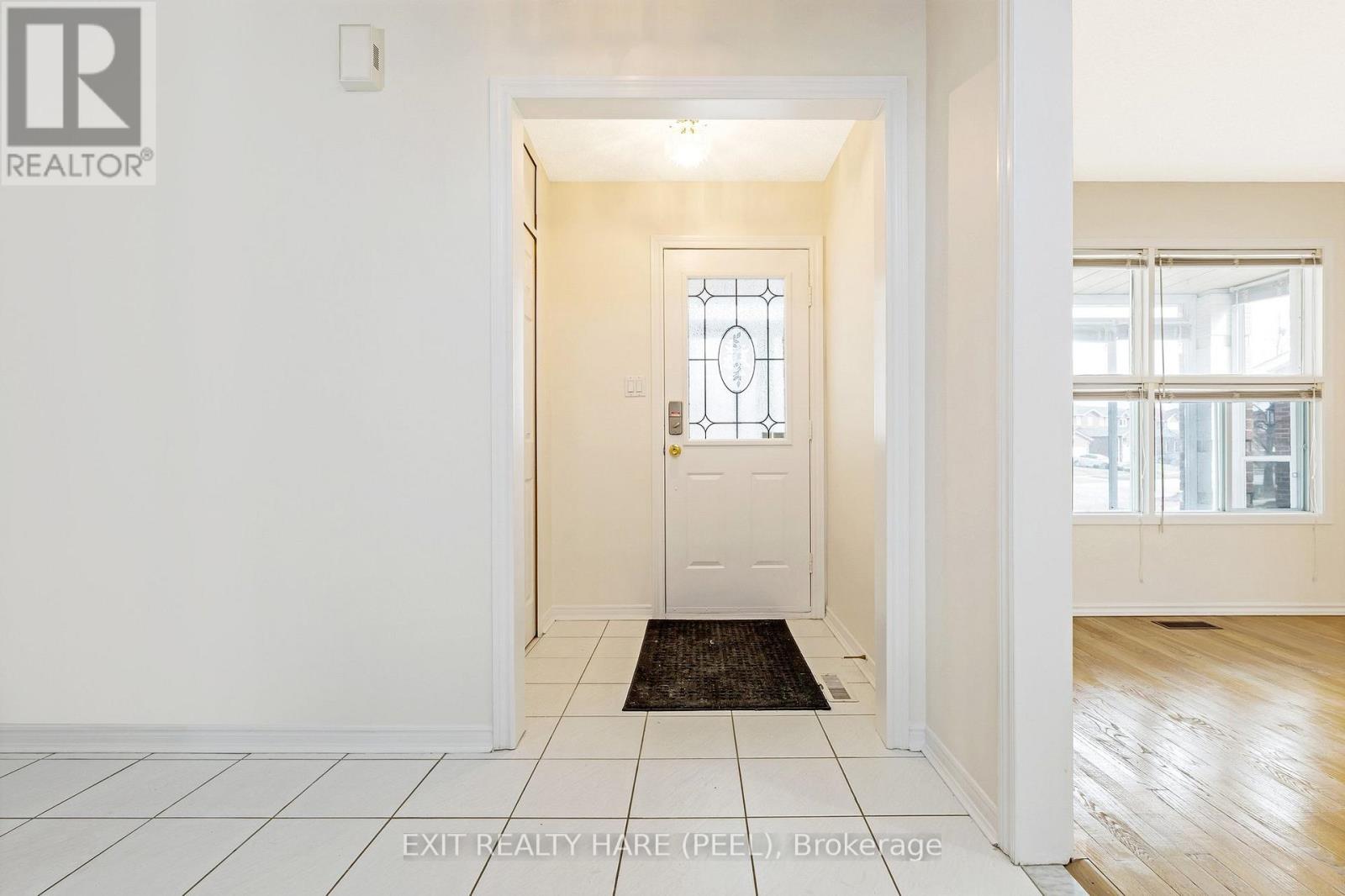 6 Ruth Avenue, Brampton, Ontario  L6Z 3X4 - Photo 8 - W12944780