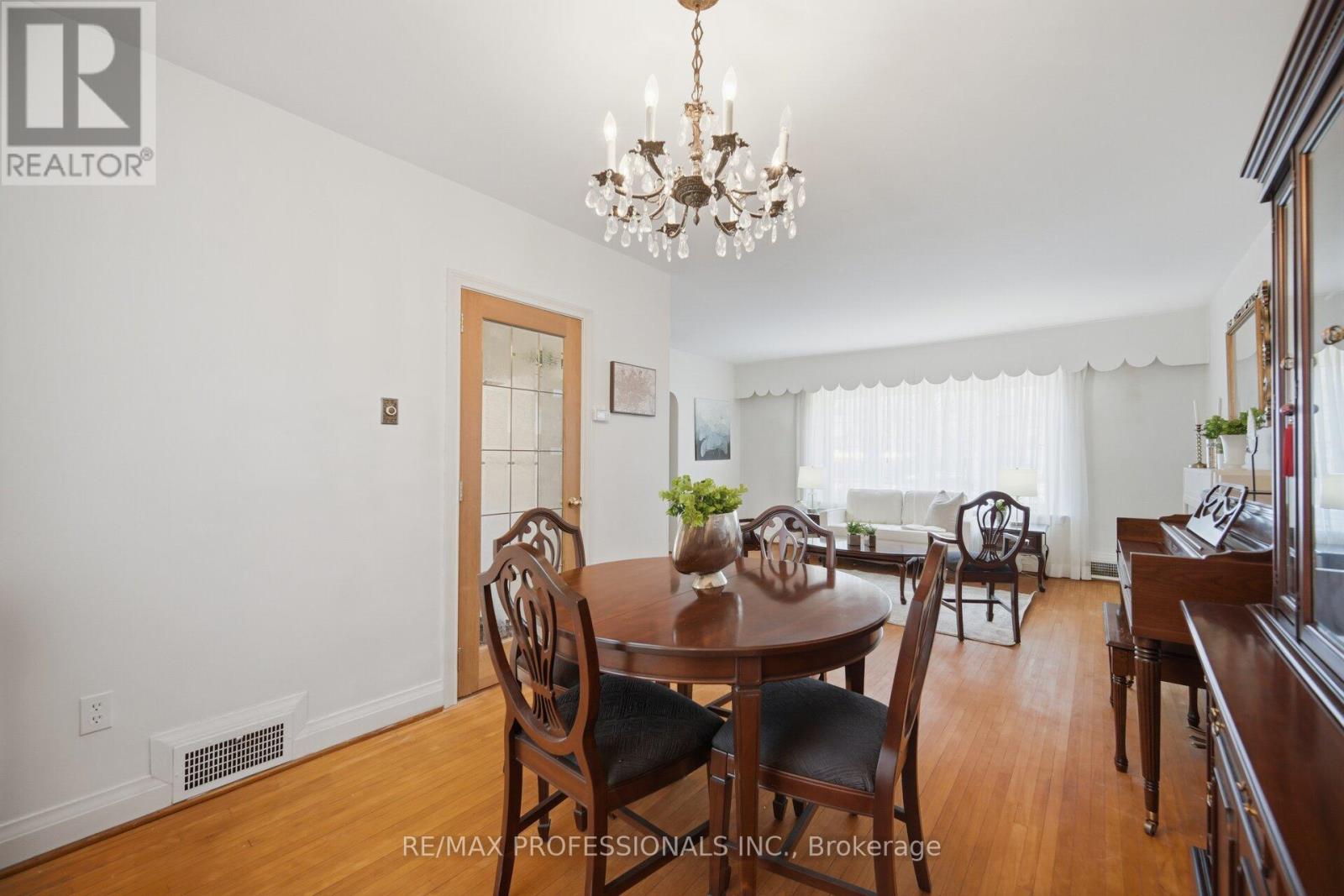 1 Loyalist Road, Toronto, Ontario  M9A 3P2 - Photo 10 - W12944794