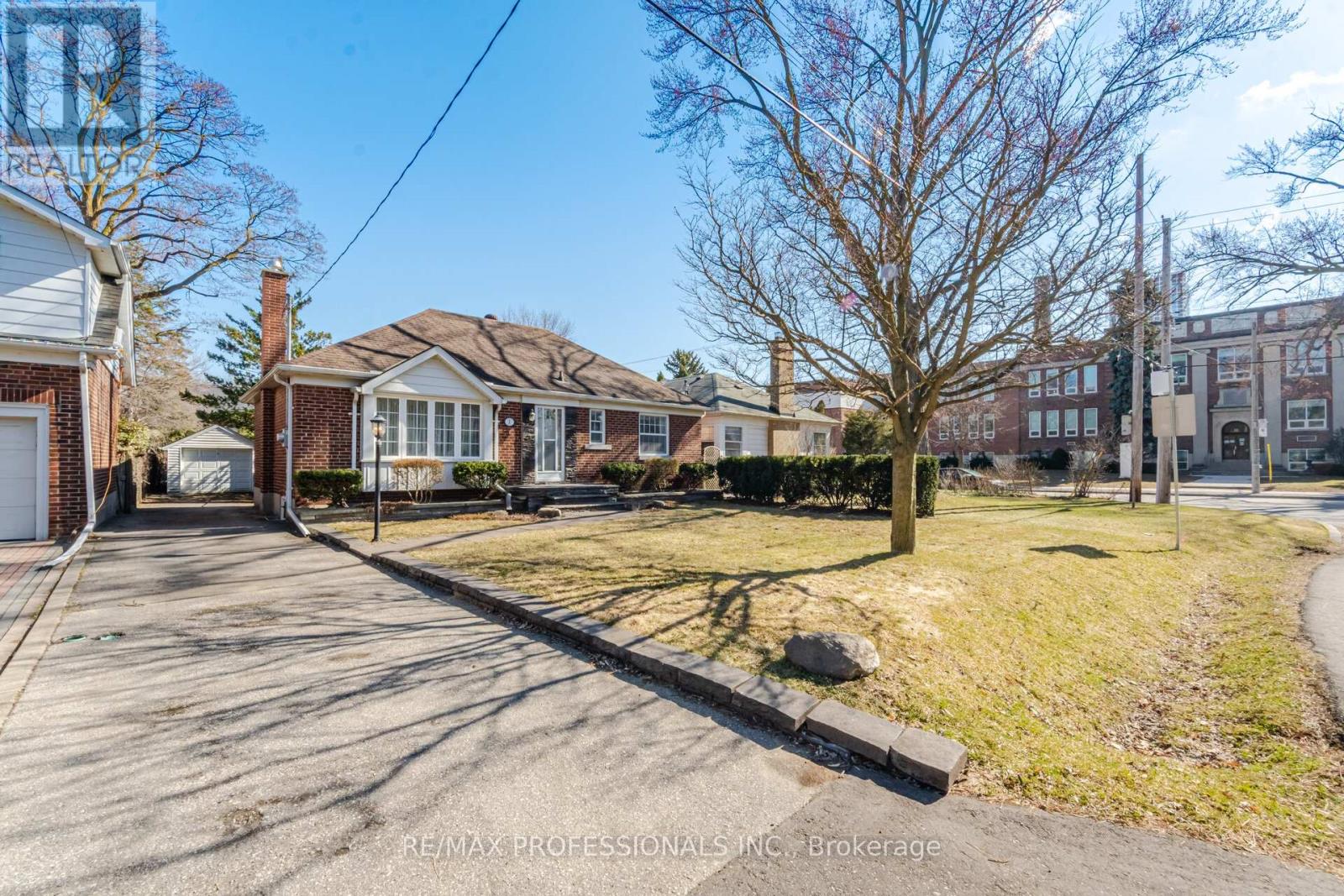 1 Loyalist Road, Toronto, Ontario  M9A 3P2 - Photo 2 - W12944794