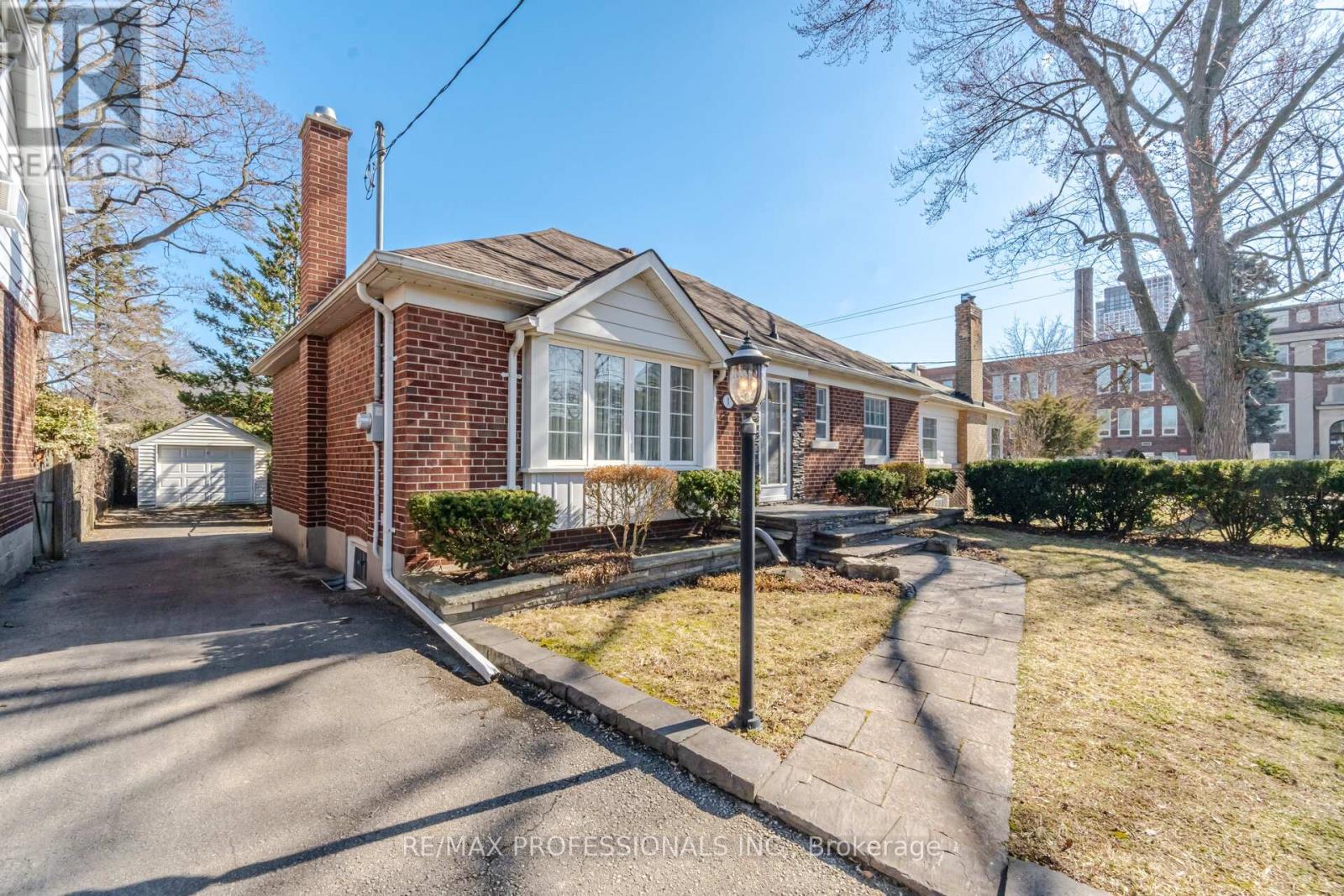 1 Loyalist Road, Toronto, Ontario  M9A 3P2 - Photo 3 - W12944794