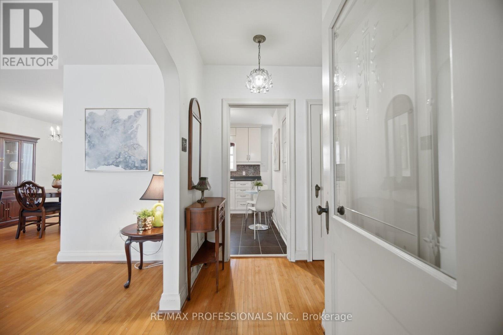 1 Loyalist Road, Toronto, Ontario  M9A 3P2 - Photo 5 - W12944794