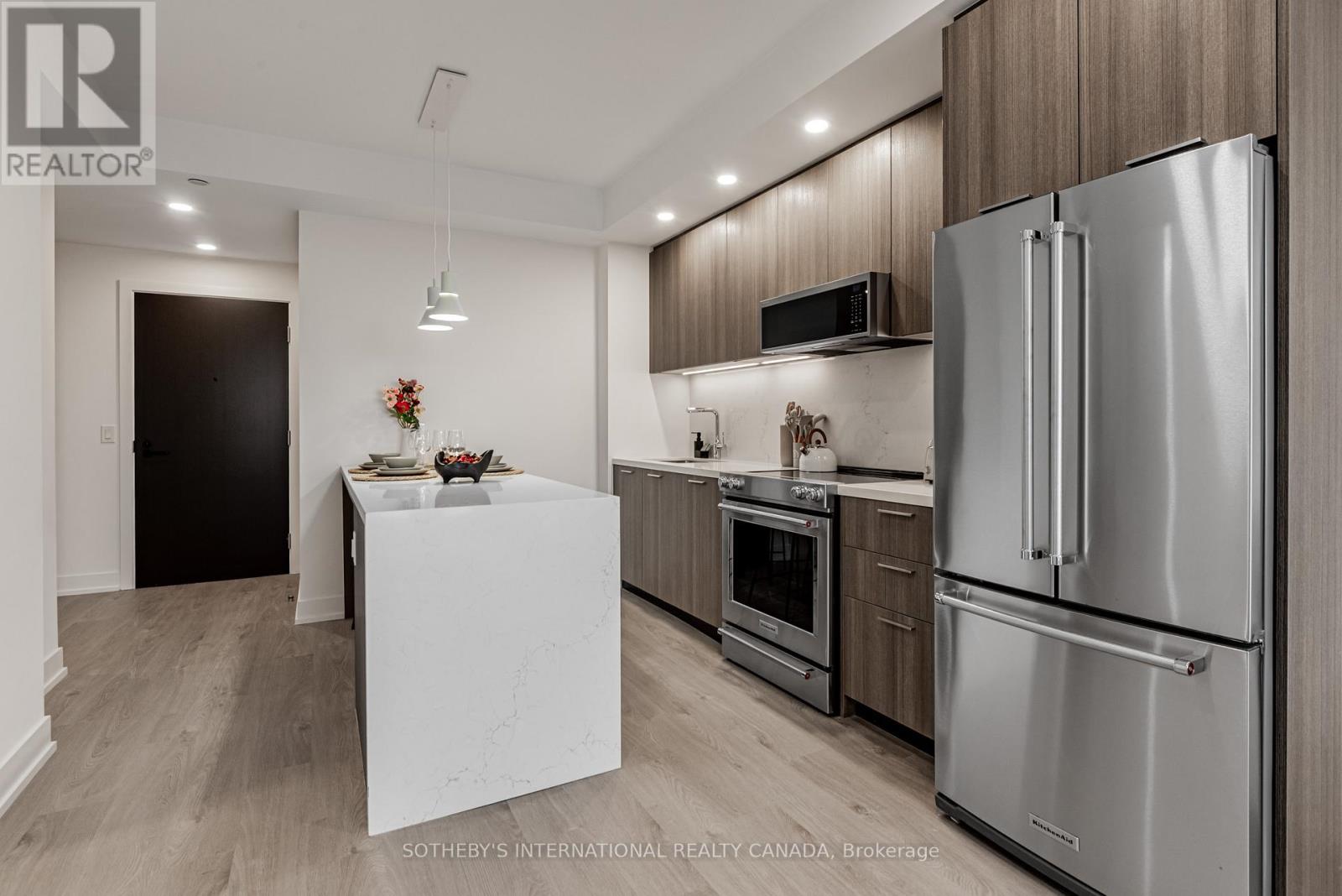 504 - 29 York Garden Way, Toronto, Ontario  M6A 2V1 - Photo 2 - W12944822