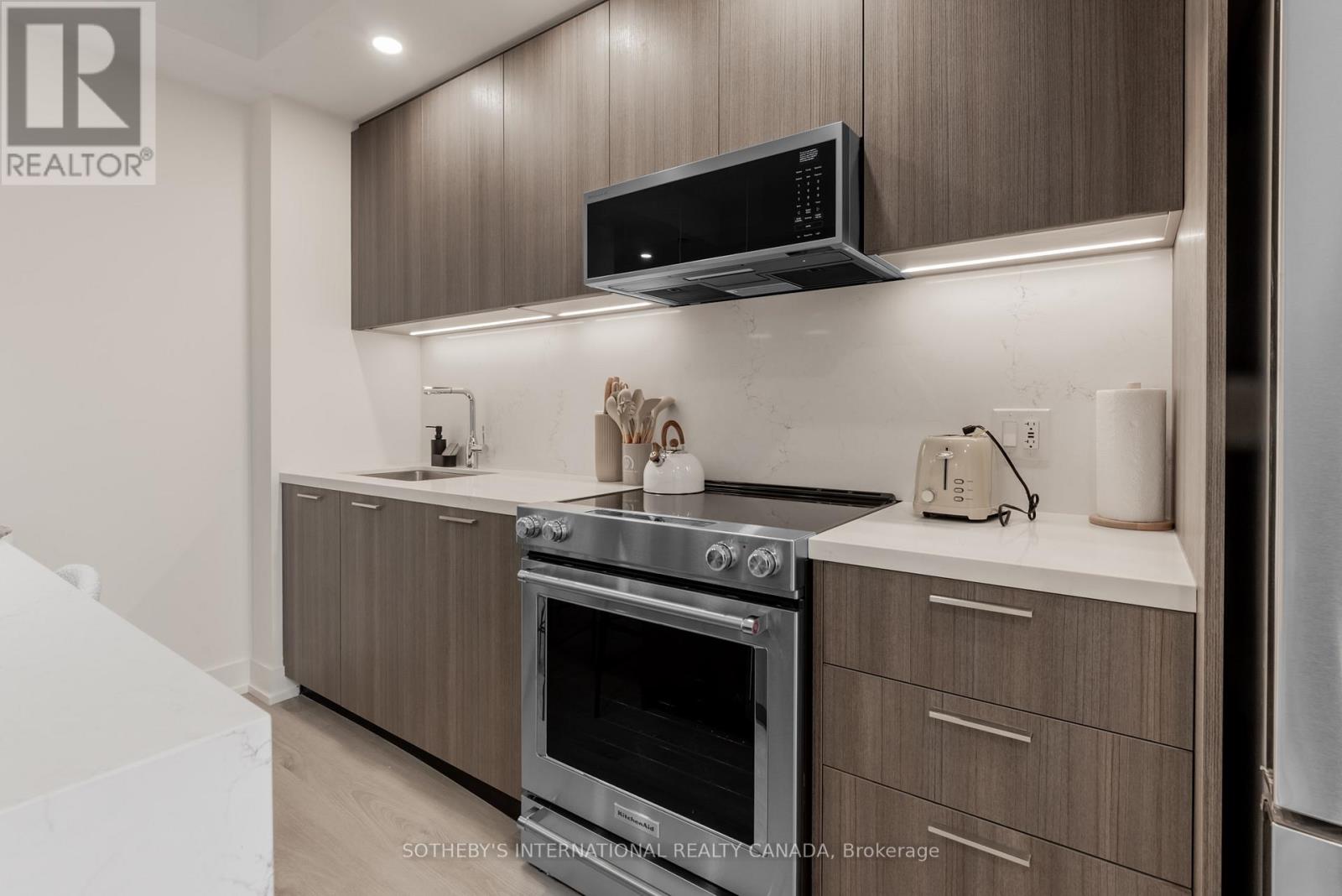 504 - 29 York Garden Way, Toronto, Ontario  M6A 2V1 - Photo 3 - W12944822