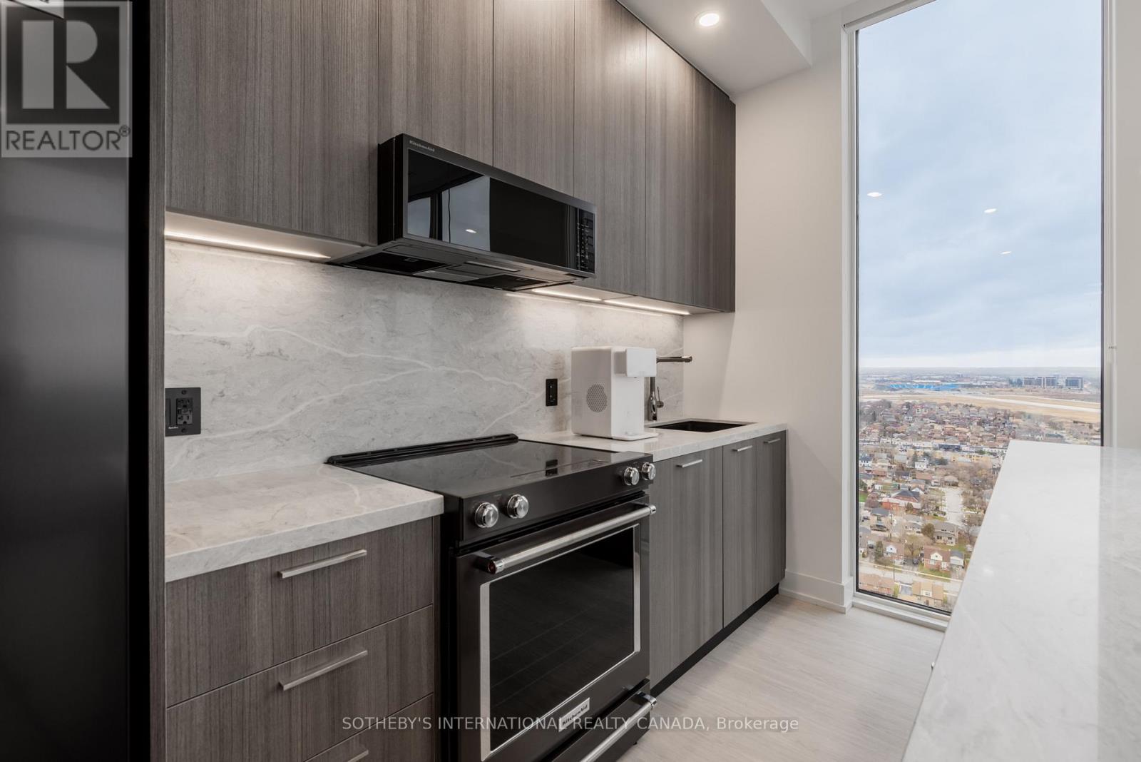 1903 - 29 York Garden Way, Toronto, Ontario  M6A 2V1 - Photo 4 - W12944832