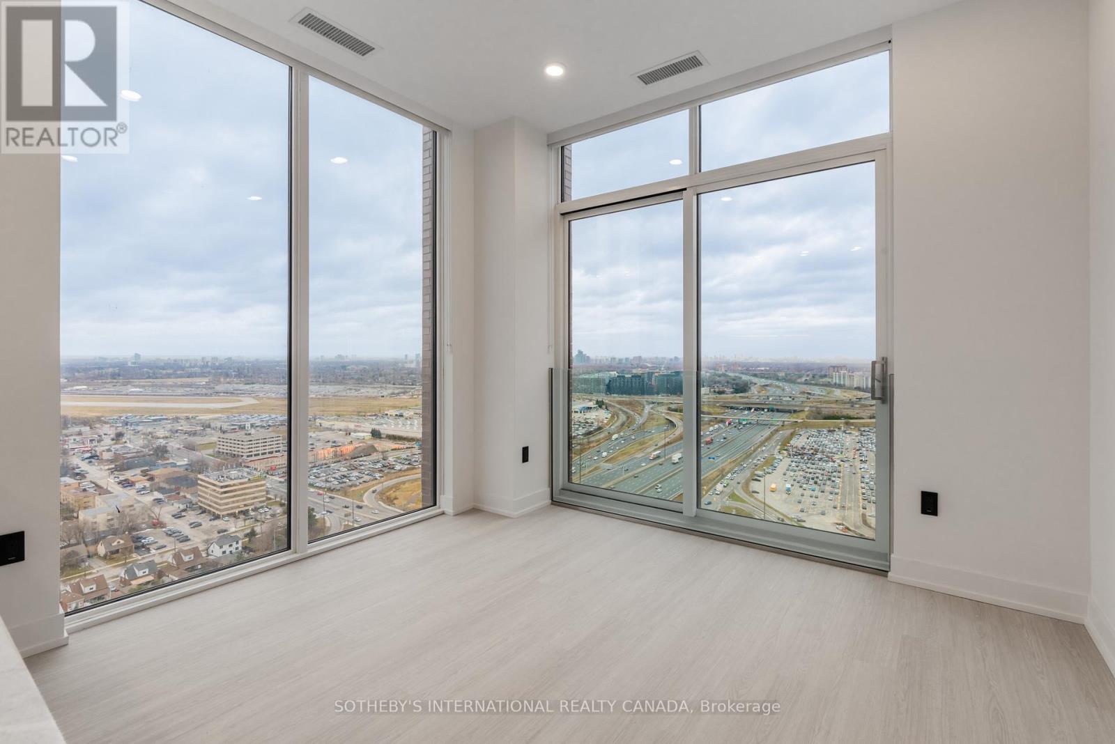 1903 - 29 York Garden Way, Toronto, Ontario  M6A 2V1 - Photo 5 - W12944832