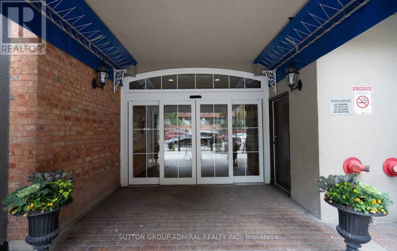 804 - 105 Mc Caul Street, Toronto, Ontario  M5T 2X4 - Photo 2 - C12840560