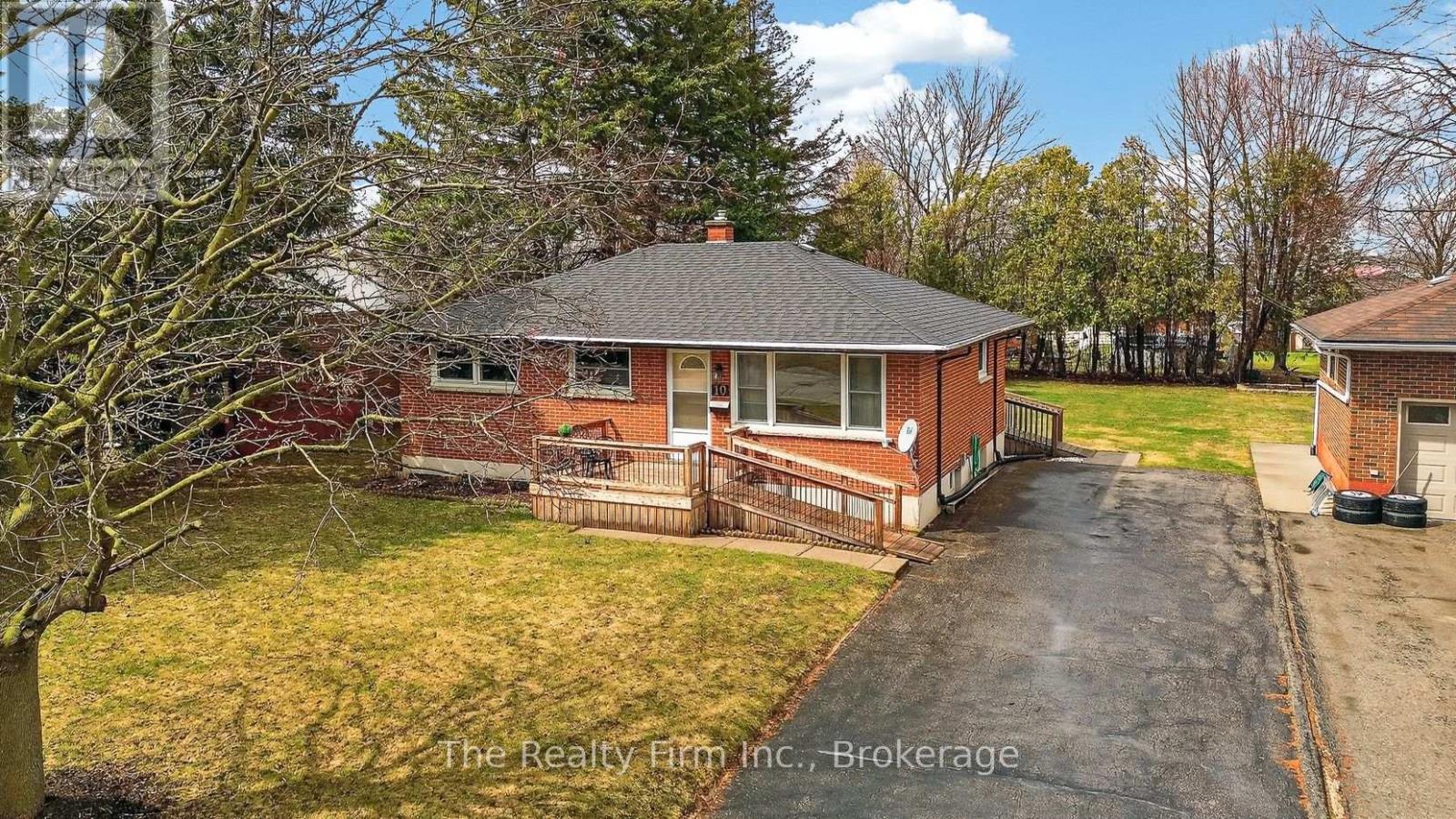 10 Chisholm Drive, Ingersoll, Ontario  N5C 2C4 - Photo 3 - X12944990