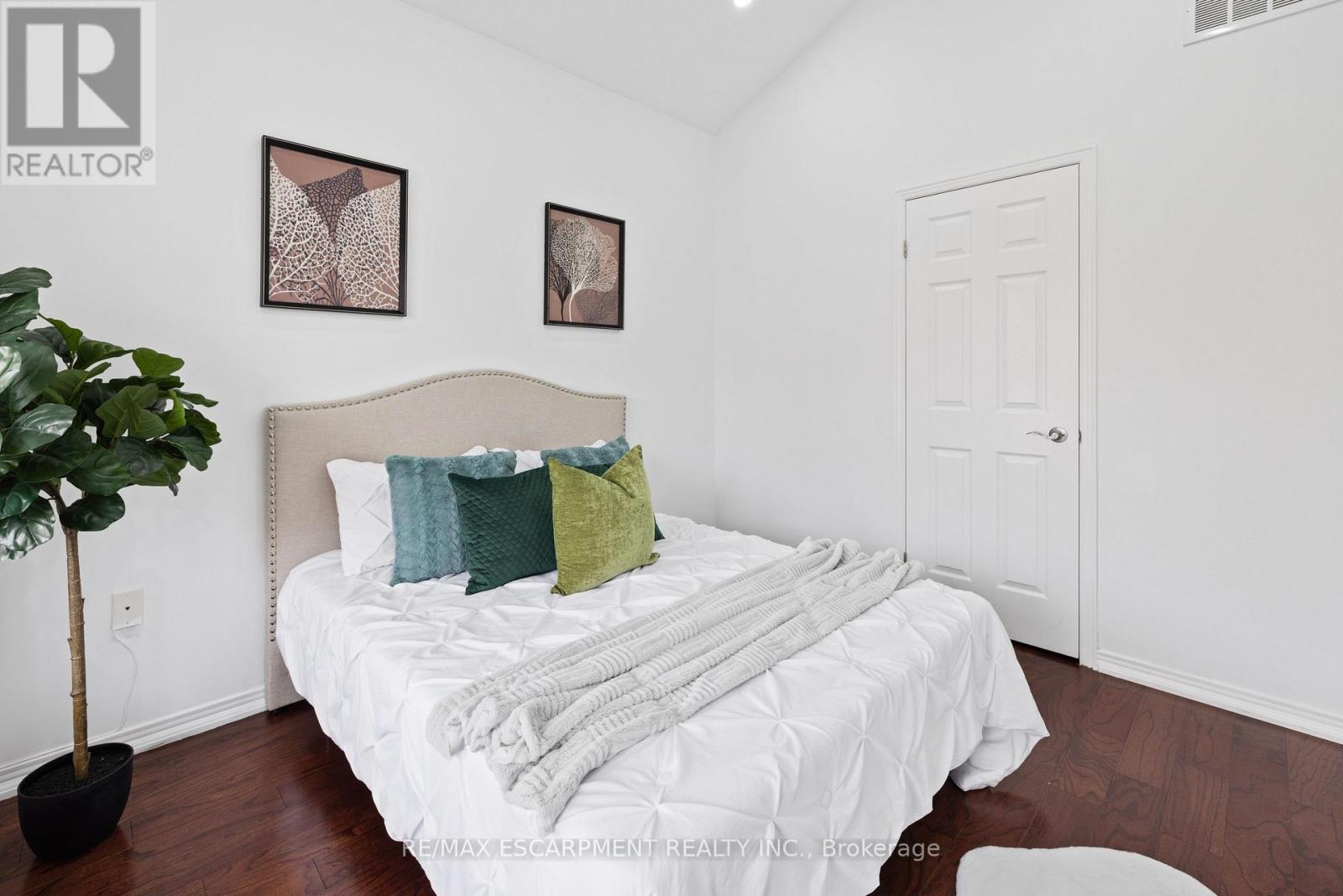 39 Mckibbon Avenue, Hamilton, Ontario  L0R 1P0 - Photo 12 - X12944672