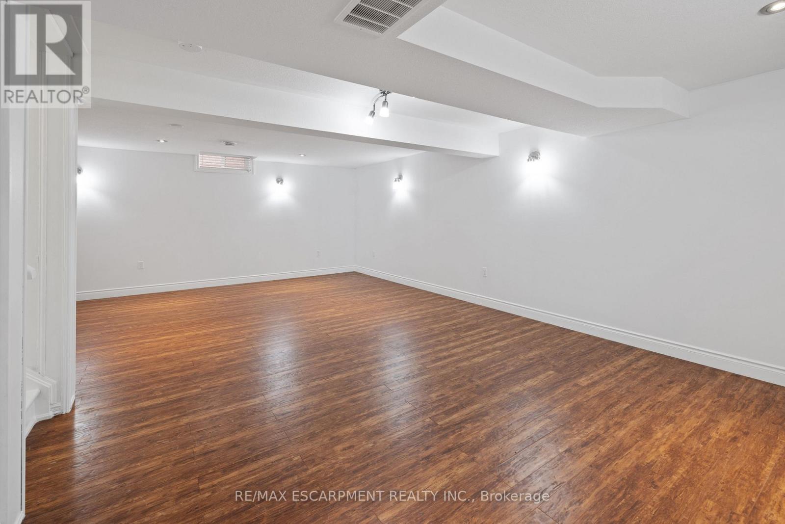 39 Mckibbon Avenue, Hamilton, Ontario  L0R 1P0 - Photo 28 - X12944672