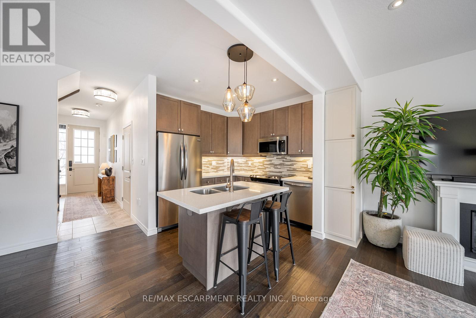 69 John Frederick Drive, Hamilton, Ontario  L9G 0G6 - Photo 10 - X12944752