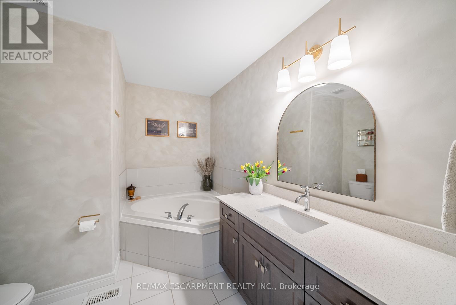 69 John Frederick Drive, Hamilton, Ontario  L9G 0G6 - Photo 37 - X12944752