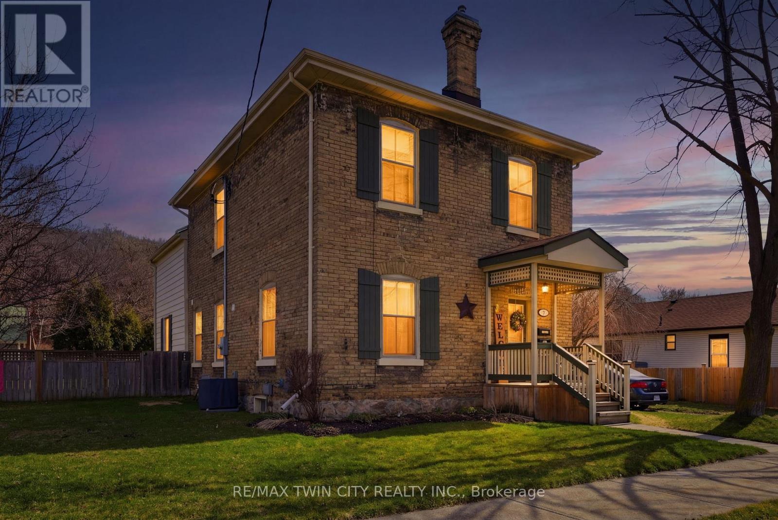 9 WILLOW STREET, Brant, Ontario