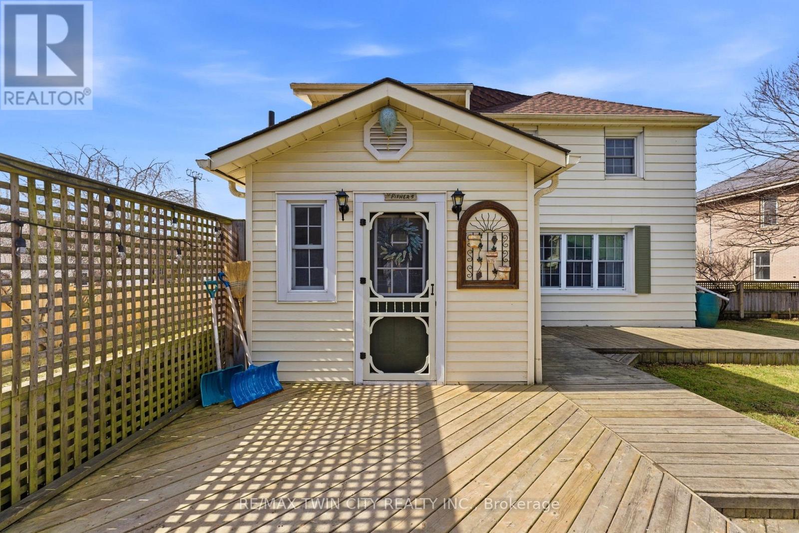 9 Willow Street, Brant, Ontario  N3L 2K5 - Photo 4 - X12944838