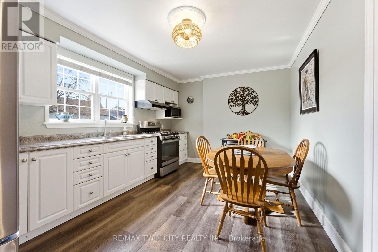 9 Willow Street, Brant, Ontario  N3L 2K5 - Photo 8 - X12944838