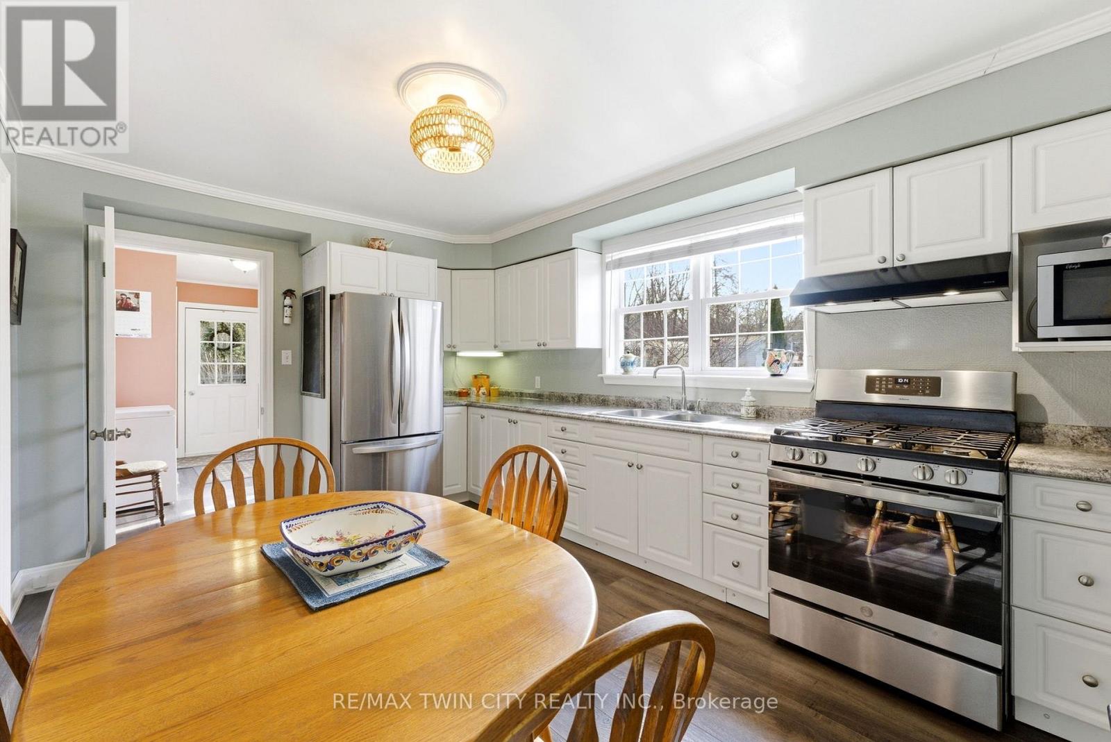 9 Willow Street, Brant, Ontario  N3L 2K5 - Photo 9 - X12944838